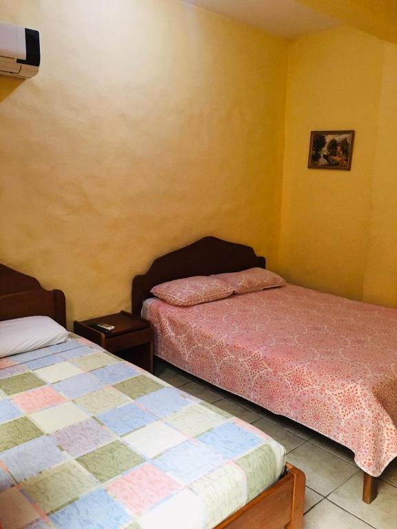 Postel nebo postele na pokoji v ubytování Hotel Casa Esmeralda