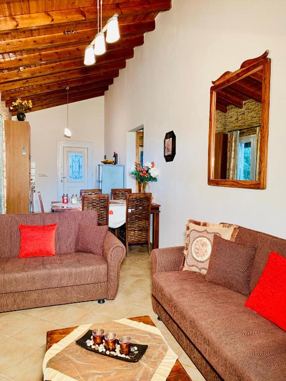 Posezení v ubytování Ermones Amber Villa