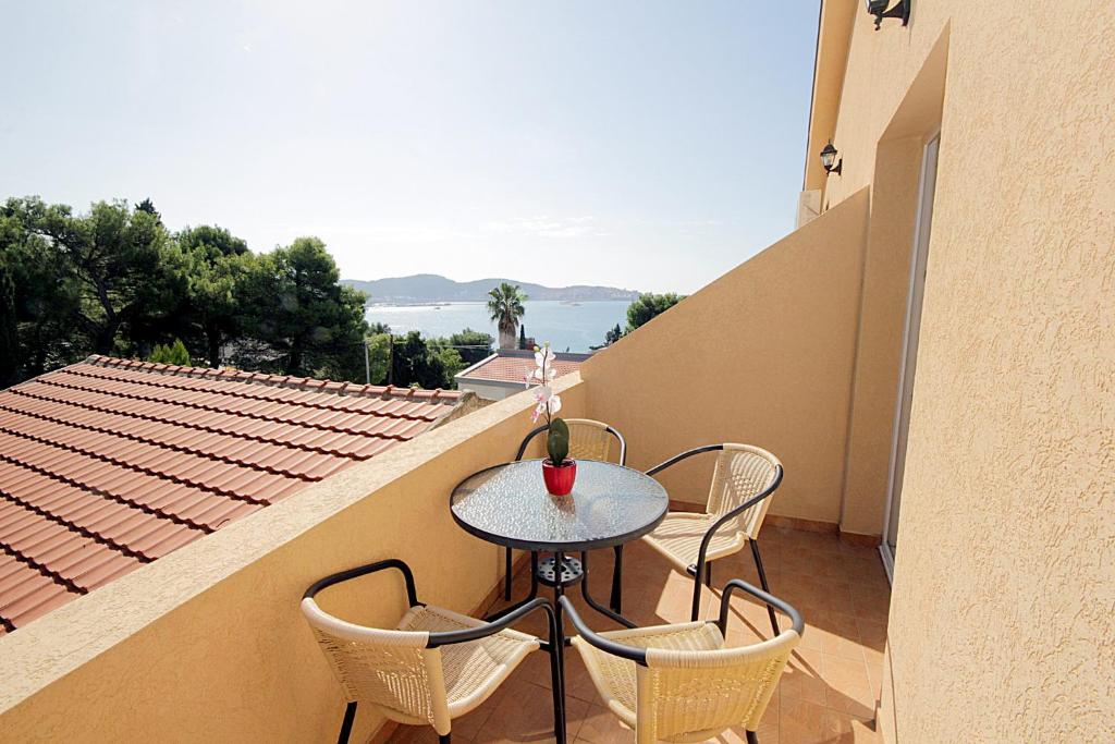 Villa Jupok - One-Bedroom Apartment With Balcony (5 Adults)