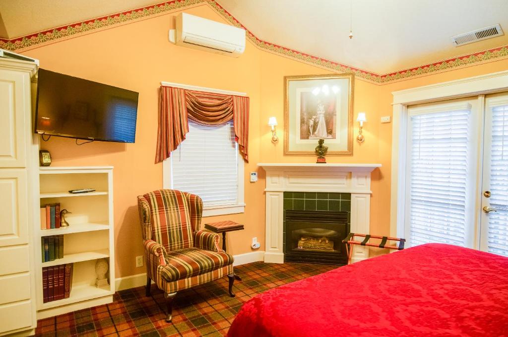 TV a/nebo společenská místnost v ubytování The Campbell House Inn