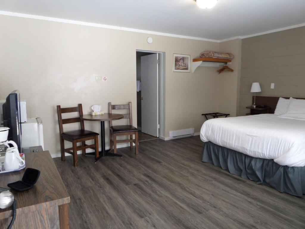 Postel nebo postele na pokoji v ubytování Ray Lyn Motel