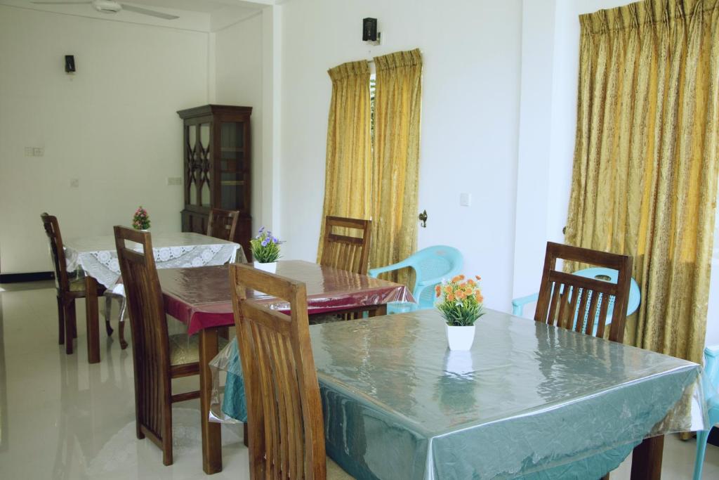 Geethani Tourist Home Polonnaruwa - 16