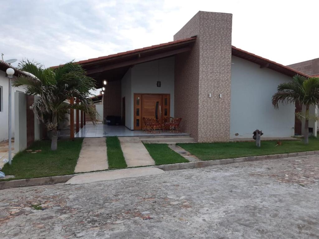 a house with a porch and a driveway at Casa de Praia Luis Correia in Luis Correia