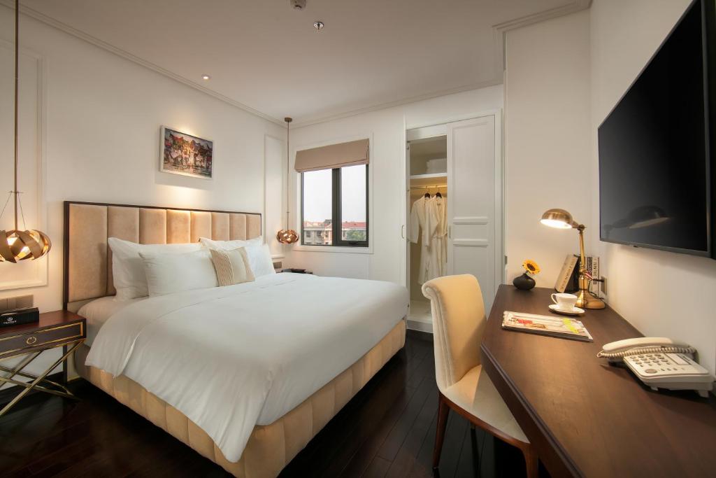 Postel nebo postele na pokoji v ubytování Anatole Hotel Hanoi