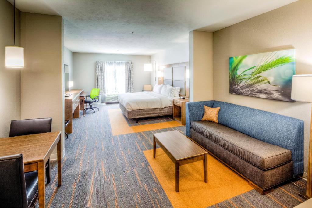 Holiday Inn Express & Suites Cleveland/Westlake by IHG - Suite 1 Chambre Lit King-Size Avec Coin Salon