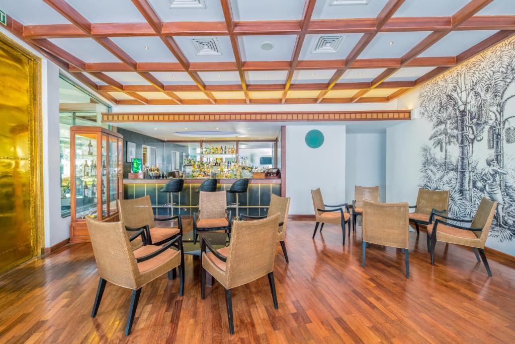 Posezení v ubytování Earl's Regent Hotel