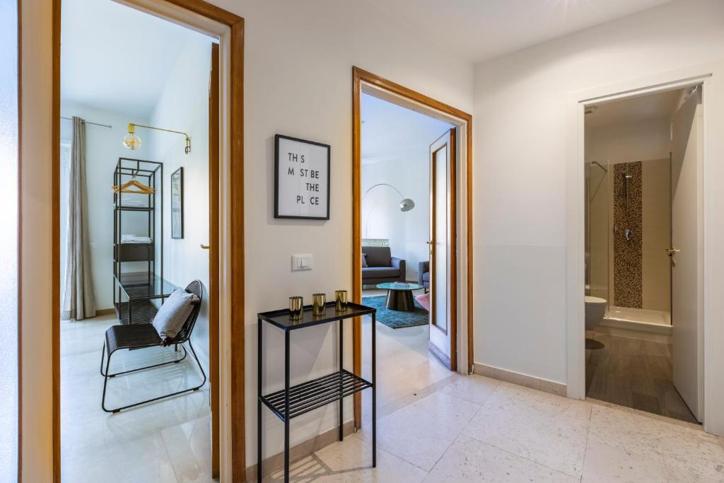 Zdjęcie z galerii obiektu ROMAC San Saba 5-Bedroom and Terrace near Ostiense w Rzymie