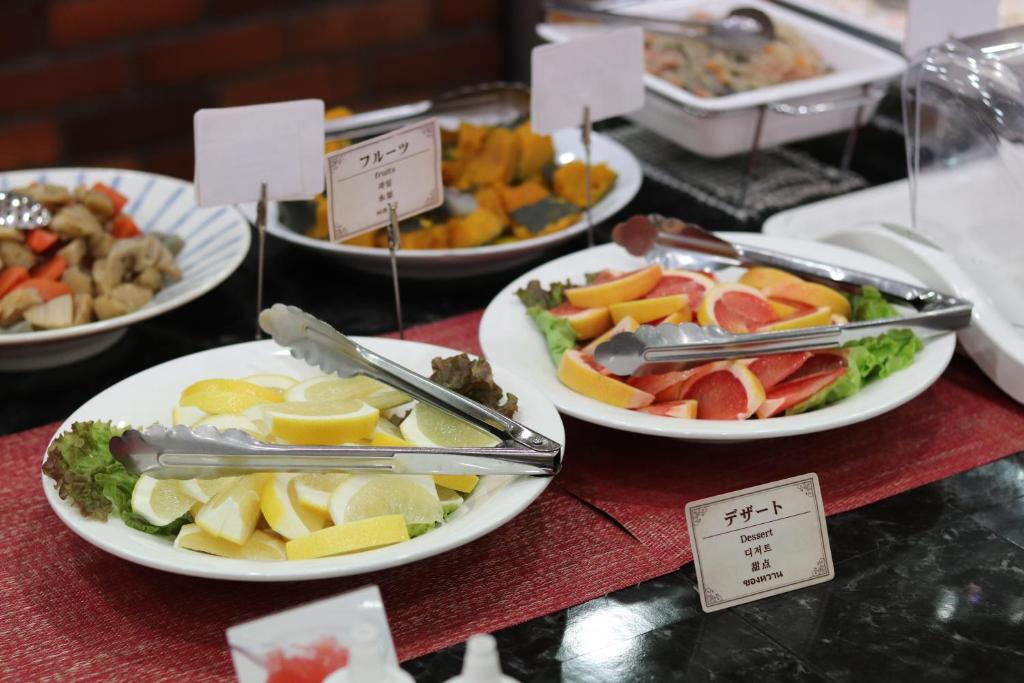 ホテルの敷地内または近くでの食事または食べ物