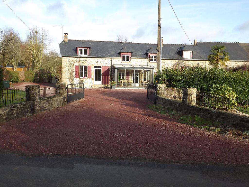 a house with a driveway in front of it at Chez Lili in Izé