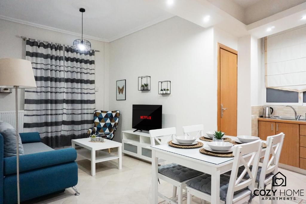 Televízia a/alebo spoločenská miestnosť v ubytovaní Cozy home 2 in Thessaloniki center