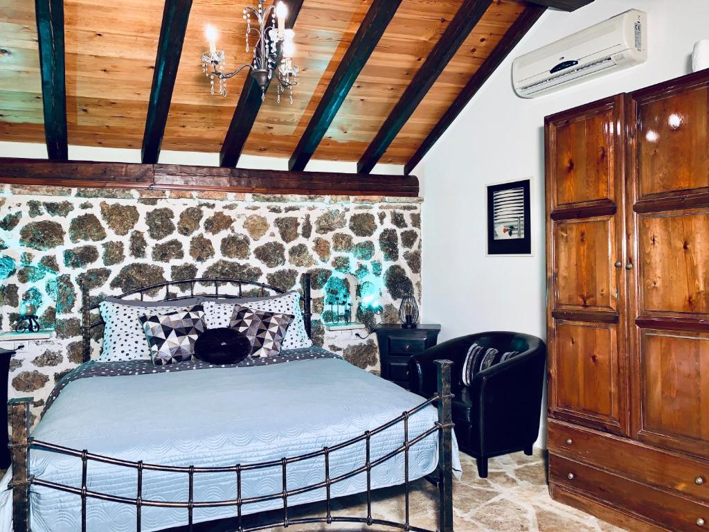 A seating area at Ermones Emerald Villa