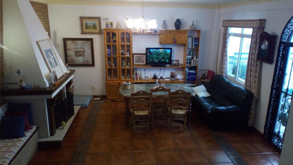 Guesthouse SALSIPUEDES, Montalbán de Córdoba, Spain - Booking.com