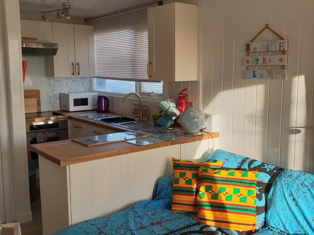 Kuchyň nebo kuchyňský kout v ubytování Bridlington's Bolt Hole chalet