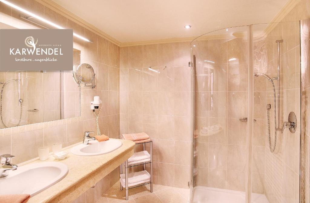 Koupelna v ubytování Alpenhotel Karwendel -Adults only-