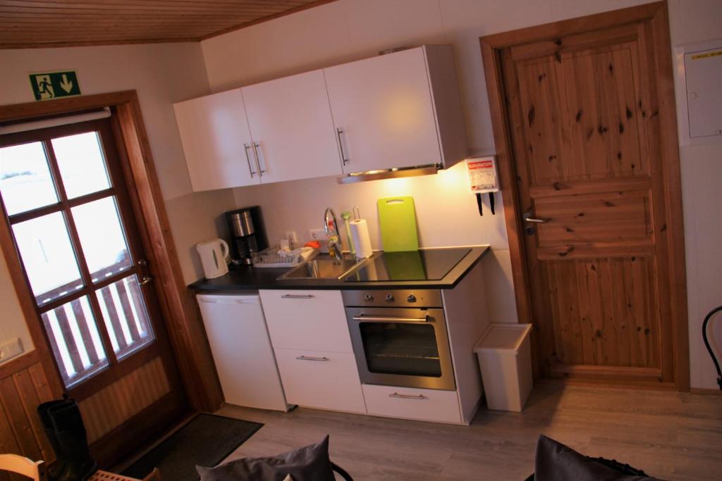 Kuchyň nebo kuchyňský kout v ubytování Egilsstaðir 1 Guesthouse