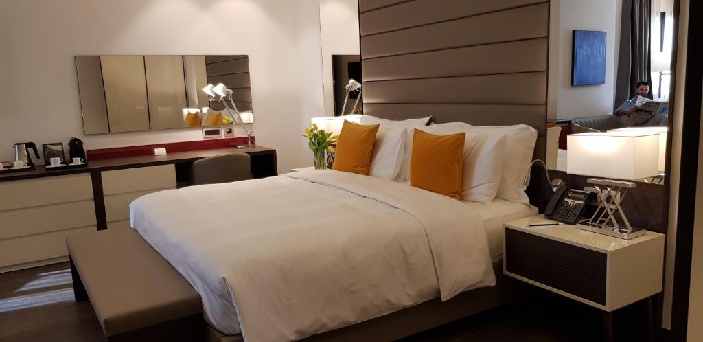 Swiss-Belboutique Bneid Al Gar Kuwait - Superior King Sea View