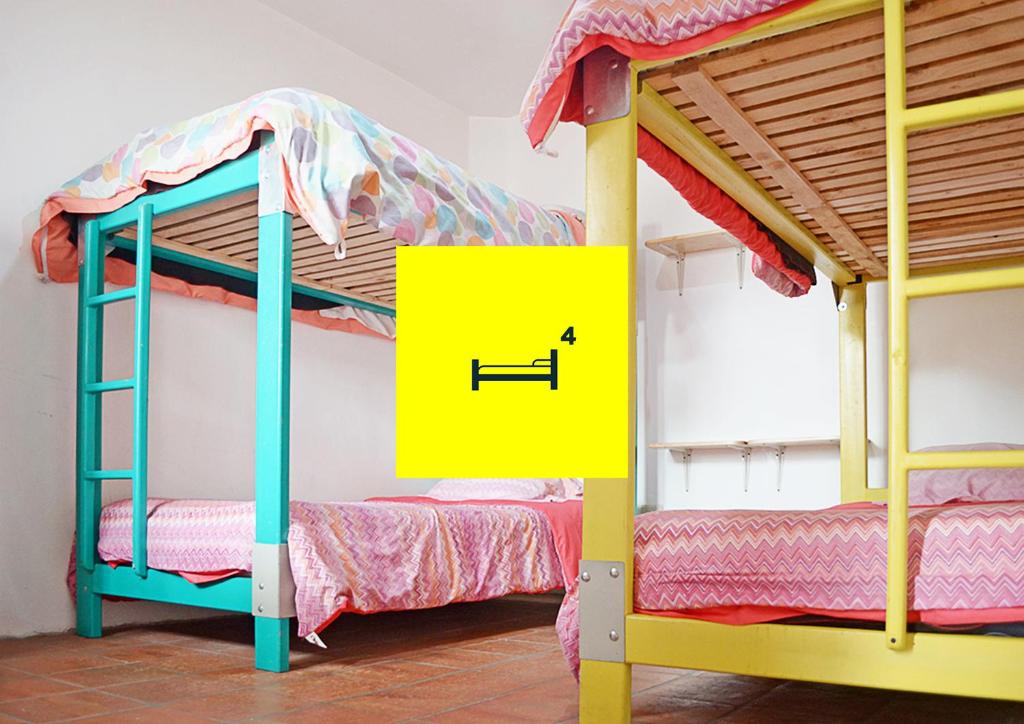Postel nebo postele na pokoji v ubytování AlterNative Hostels