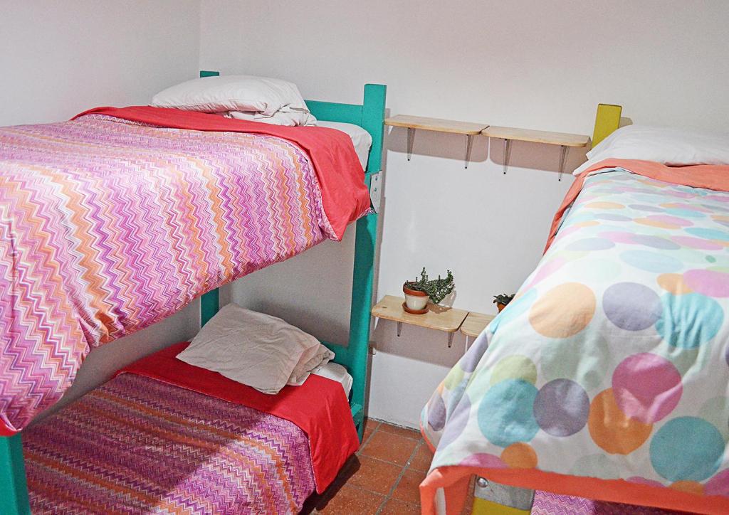 Postel nebo postele na pokoji v ubytování AlterNative Hostels