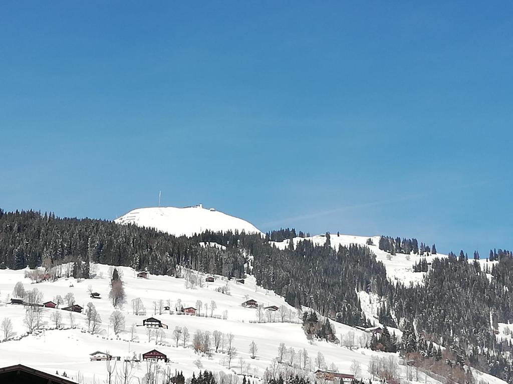 A general mountain view or a mountain view taken from a vendégházakat