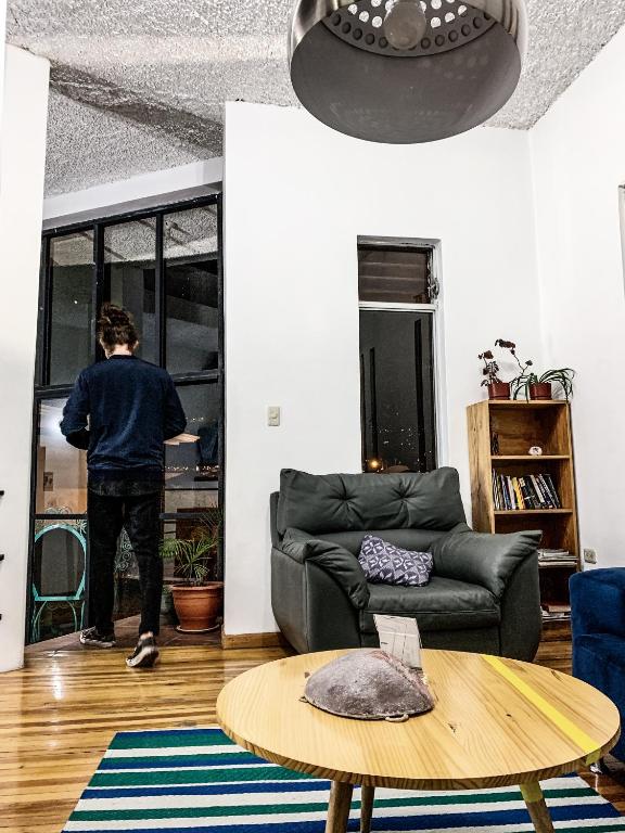 Posezení v ubytování AlterNative Hostels