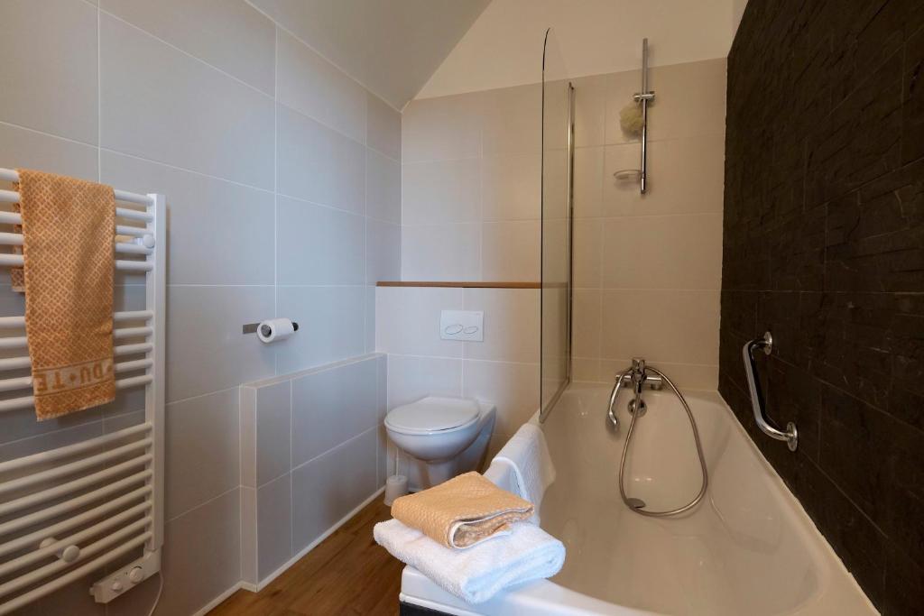 Koupelna v ubytování Logis Hotel Le Relais du Teulet