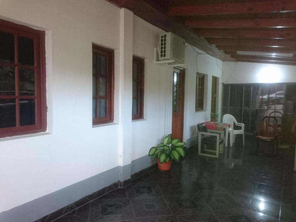 a hallway of a house with a table and chairs at Alojamiento de la ABU in Puerto Iguazú