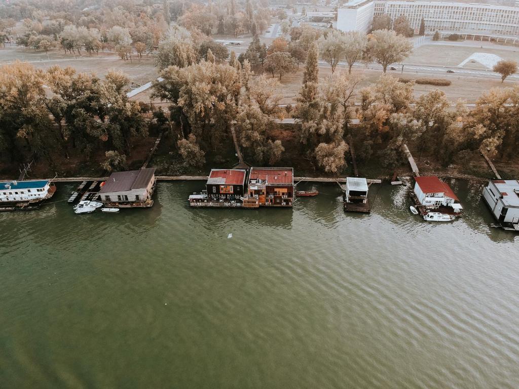Výhled na řeku, která protéká v blízkosti bed and breakfast