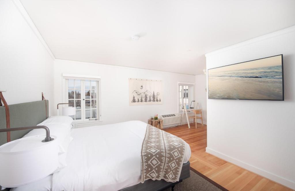 SCP Redmond Hotel - ADA Standard Queen Room