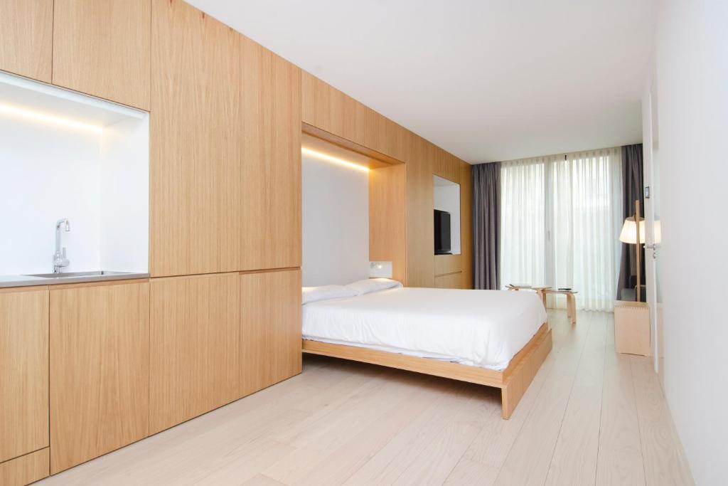 Hoom Apartments Juan Bravo - Studio Apartment