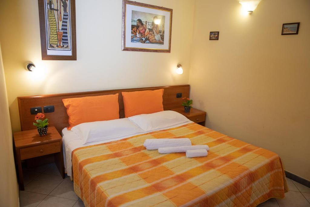 Postel nebo postele na pokoji v ubytování Hotel Merlino