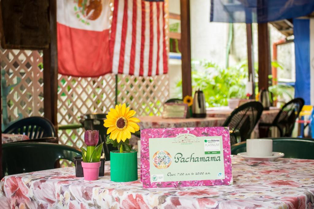 Um restaurante ou outro lugar para comer em Eco-hotel El Rey del Caribe