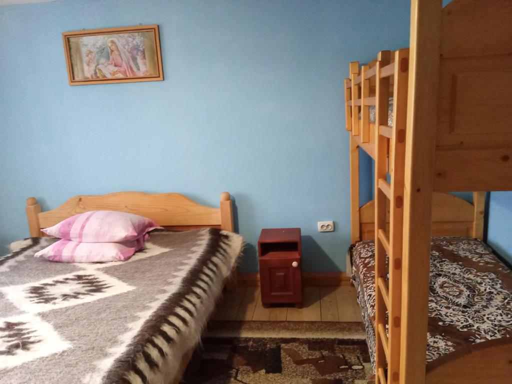 Postel nebo postele na pokoji v ubytování Na gorbochku u Natali
