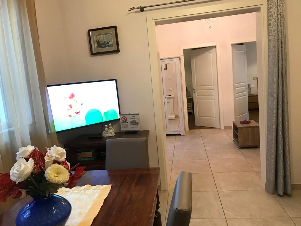 En tv och/eller ett underhållningssystem på Casa vacanze Diana