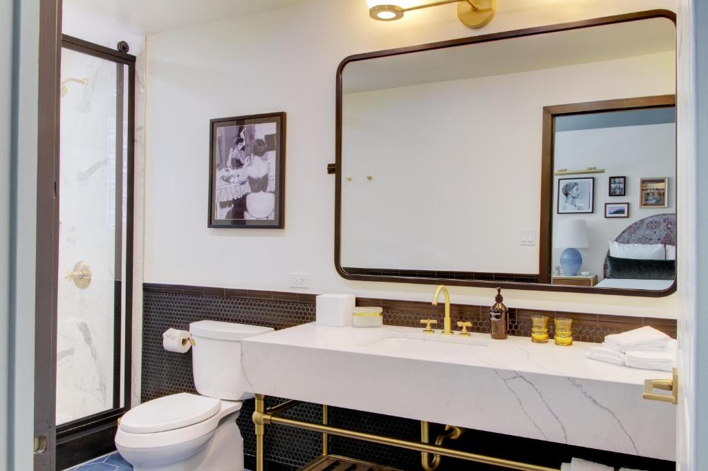The Adler a Hollywood Hotelにあるバスルーム