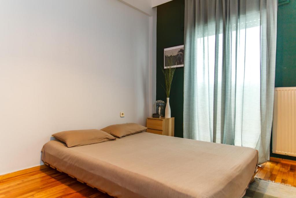 A bed or beds in a room at Velis apartment Thessaloniki