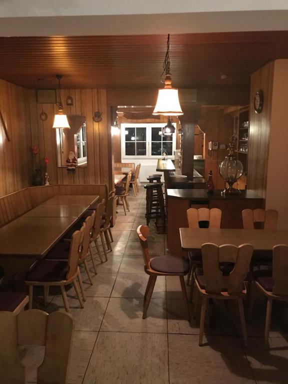 Winterberg Haus Astenblick f Weihnachts u Familienfeiern bis zu 35 P - Apartment