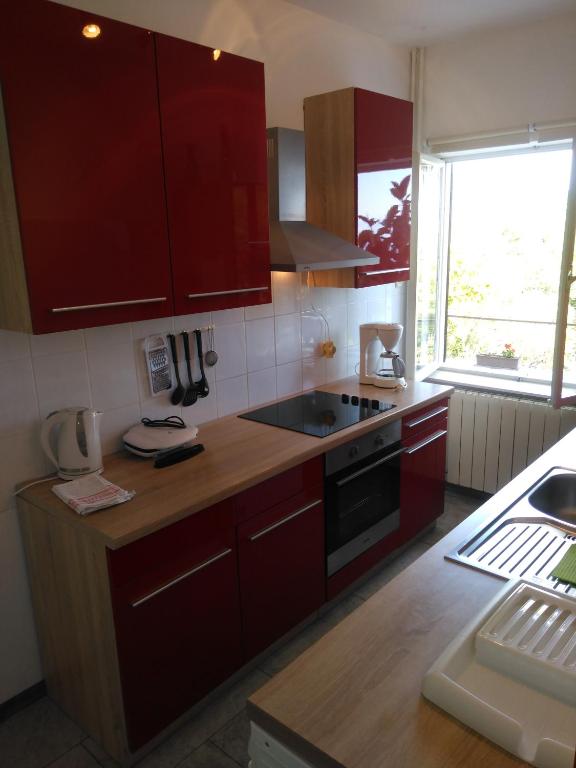 Kuchyňa alebo kuchynka v ubytovaní APARTMAN VIDA 2