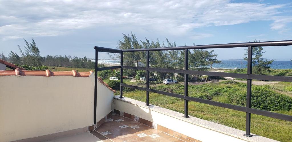 Pe na areia triplex com vista do mar na Praia do Pontal e terraço panorâmico A casa toda sua sem nada compartilhado