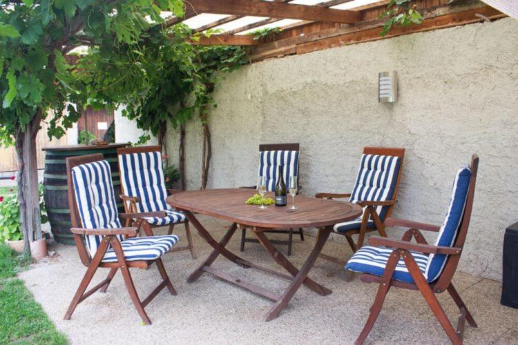 Patio nebo venkovní prostory v ubytování Weinbau Ettenauer