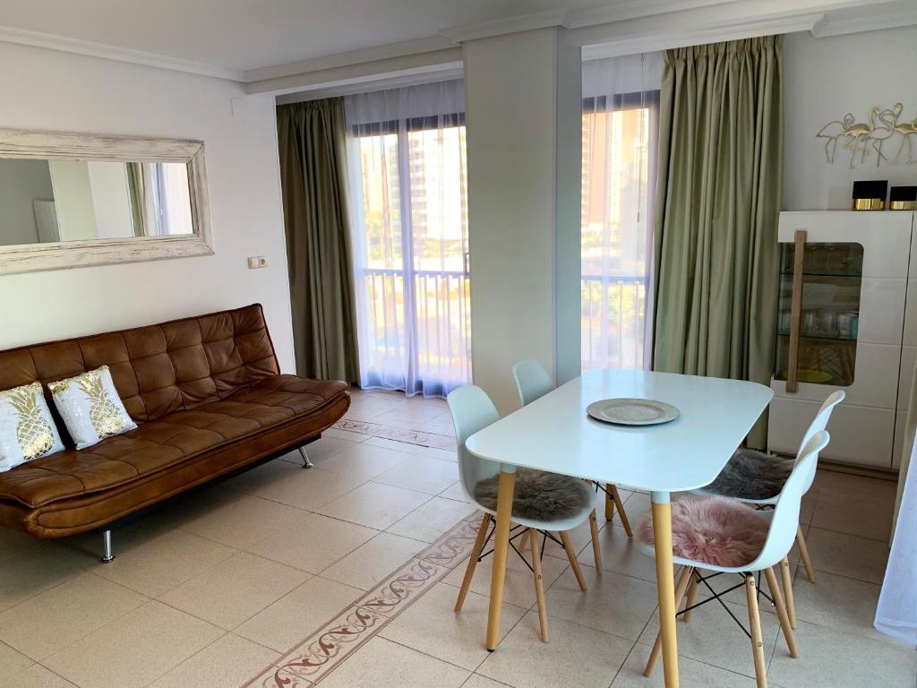 Kuchyň nebo kuchyňský kout v ubytování Playa de Levante Sea View Apartment