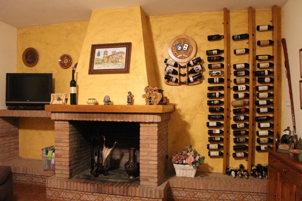 A television and/or entertainment centre at CASA RURAL BUENA VENTURA