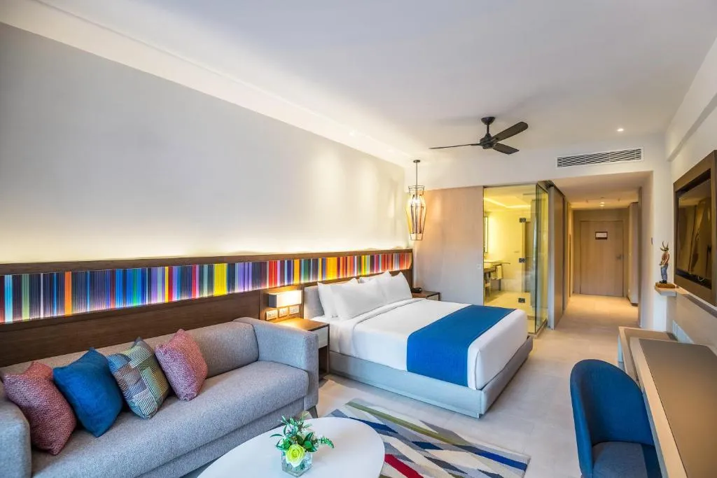 Club Junior King Suite with Ocean View