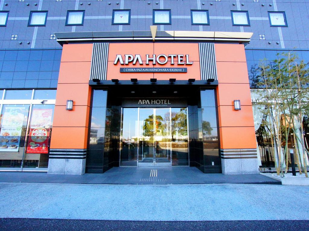 a building with an am hotel sign on the front at APA Hotel Chiba Inzaimakinohara Ekimae in Inzai