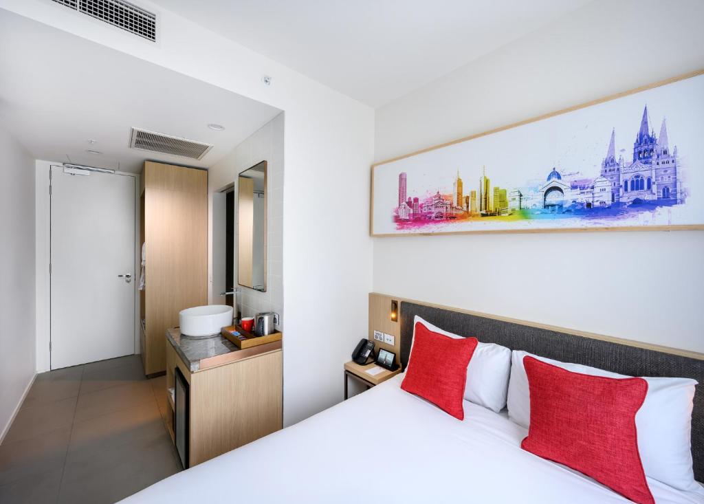 Postel nebo postele na pokoji v ubytování ibis Melbourne Central