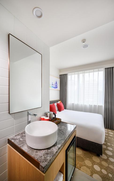 Postel nebo postele na pokoji v ubytování ibis Melbourne Central