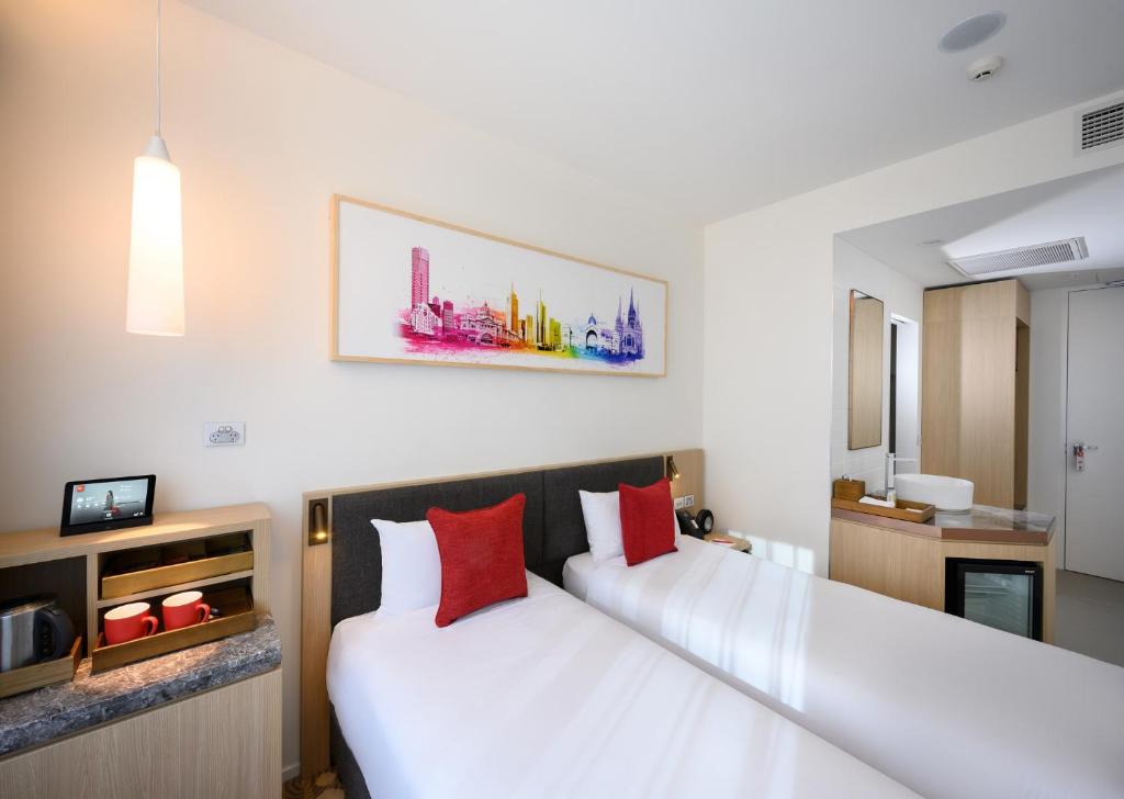 Postel nebo postele na pokoji v ubytování ibis Melbourne Central
