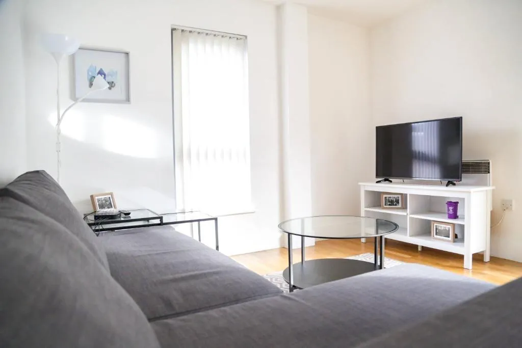 Serviced Apartment In Liverpool City Centre - Free Parking - 76 Henry St by Happy Days - Apt 20, Bayberry (NY), United Kingdom