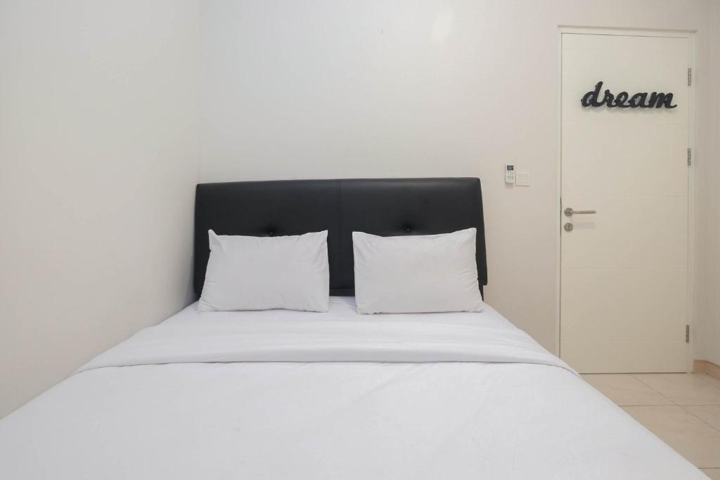 Newly Furnished 2BR Apartment at Springlake Summarecon By Travelio - Housity