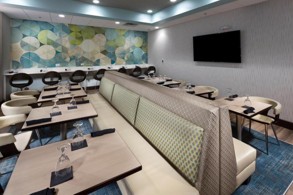Holiday Inn & Suites Arden - Asheville Airport by IHG photo