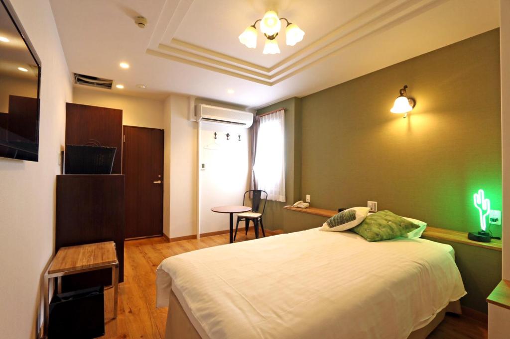 Postel nebo postele na pokoji v ubytování Hotel 3 O'Clock Tennoji
